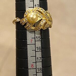 Elegant Gold Pearl Ring size 6